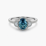 Nhẫn Halo Ba Viên Kim Cương Xanh Dương Nhân Tạo Oval Fancy Vivid Bằng Vàng Trắng 18K