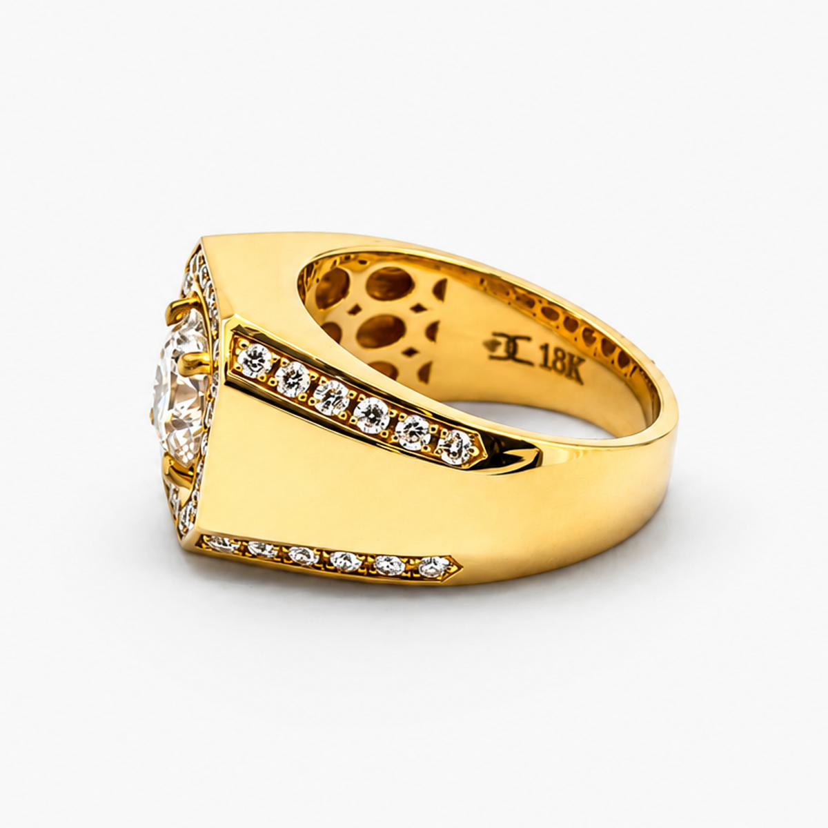 Men's Round Brilliant Lab Grown Diamond Signet Ring in 18K Yellow Gold