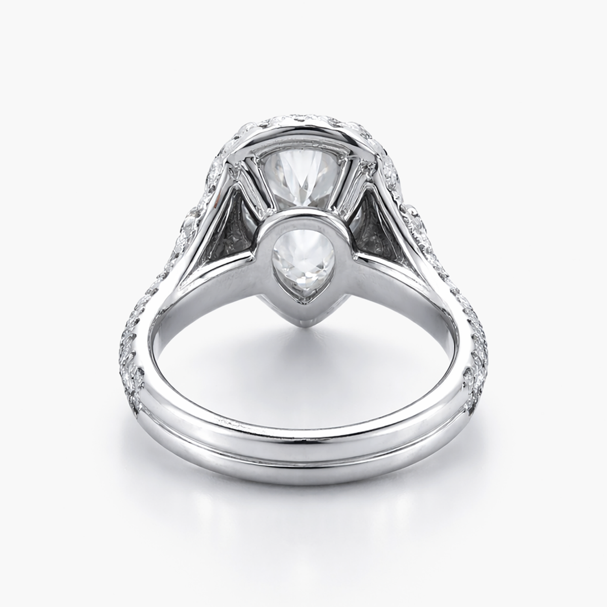 Nhẫn Halo Kim Cương Nhân Tạo Hình Quả Lê 4,53 Carat Bạch Kim | E/VS2 | Tổng Trọng Lượng Đá 1,20 Carat Nạm Pave