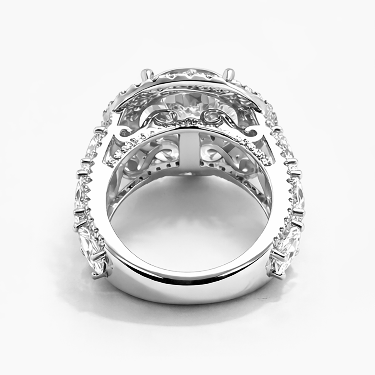 Nhẫn Kim Cương Tròn 5.02 CT Nuôi Cấy Trong Phòng Thí Nghiệm Lấy Cảm Hứng Cổ Điển Với Các Vòng Đá Tròn (E/VS1 IGI)