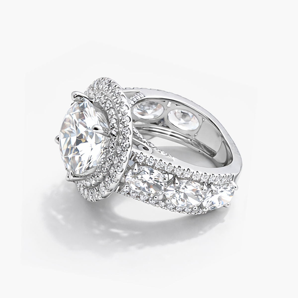 Nhẫn Kim Cương Tròn 5.02 CT Nuôi Cấy Trong Phòng Thí Nghiệm Lấy Cảm Hứng Cổ Điển Với Các Vòng Đá Tròn (E/VS1 IGI)
