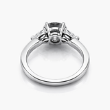 Nhẫn Đính Hôn Kim Cương Nhân Tạo Ba Đá Cổ Điển Bằng Vàng Trắng 14K (E/VVS2 GIA) 2,23 CTTW